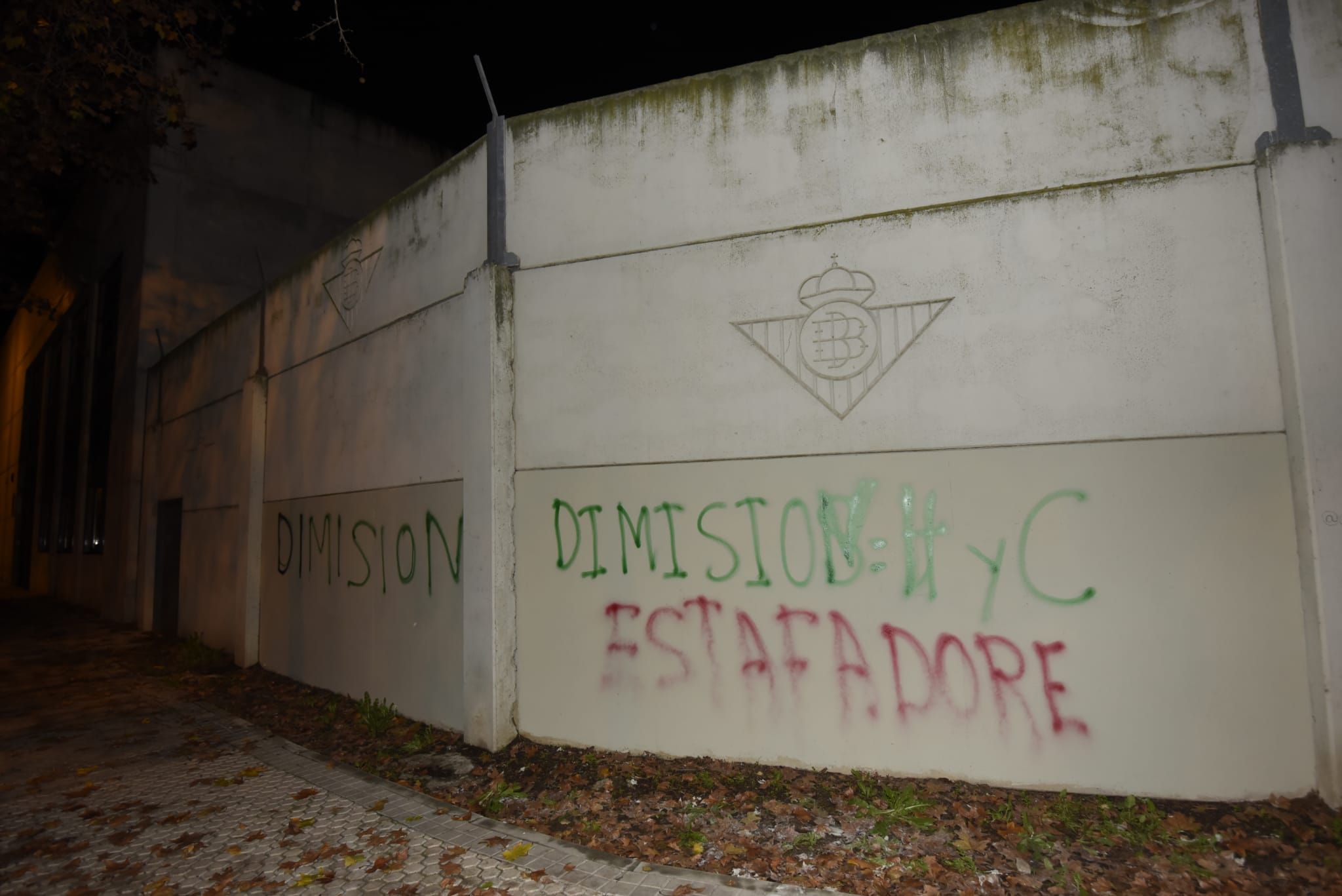  Otras pintadas en la CD del Betis.