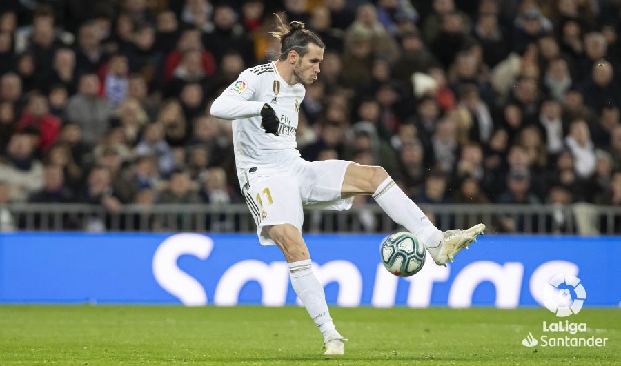  Bale controla un balón en el encuentro ante la Real Sociedad.