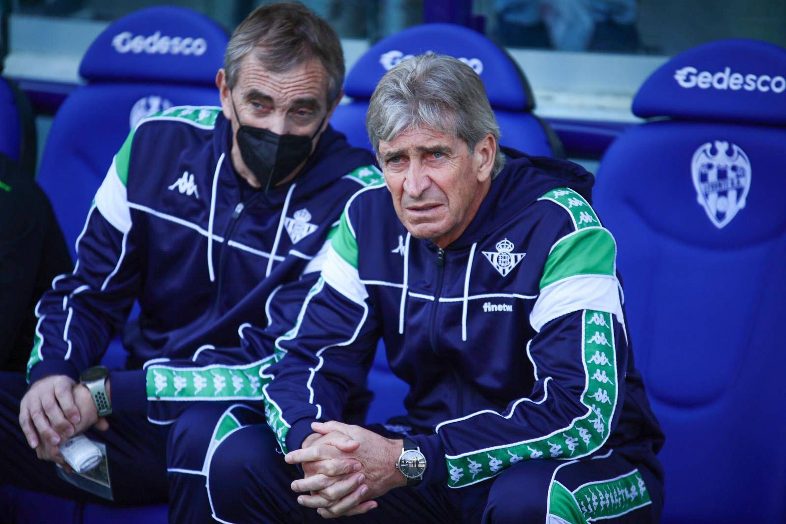 Pellegrini y Cousillas, en el banquillo del Levante.