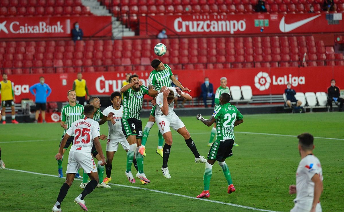  Penalti de Bartra a De Jong.
