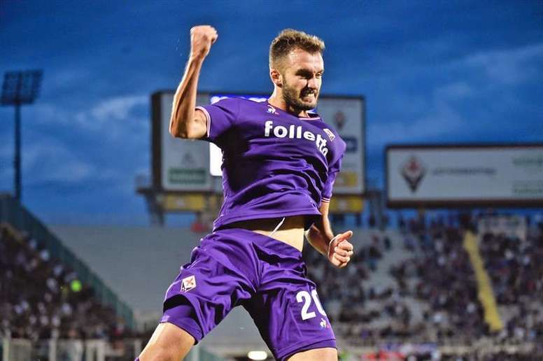  Pezzella, en un partido de la Fiorentina.