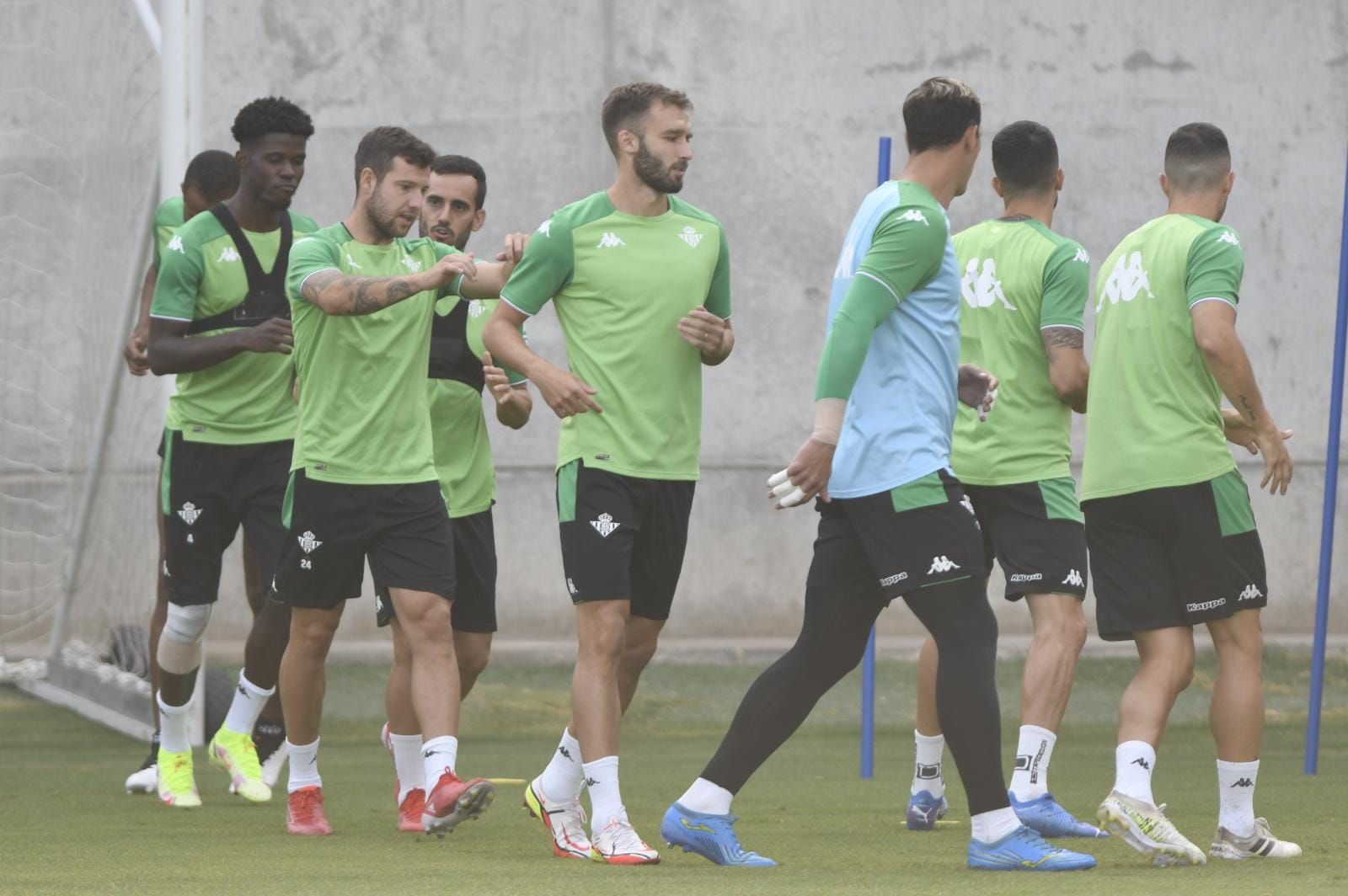 Pezzella, uno más en el entrenamiento de este lunes.