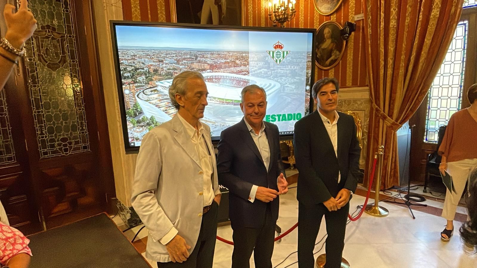  Rafael de la Hoz, José Luis Sanz y Ángel Haro, en la presentación del proyecto del Betis.