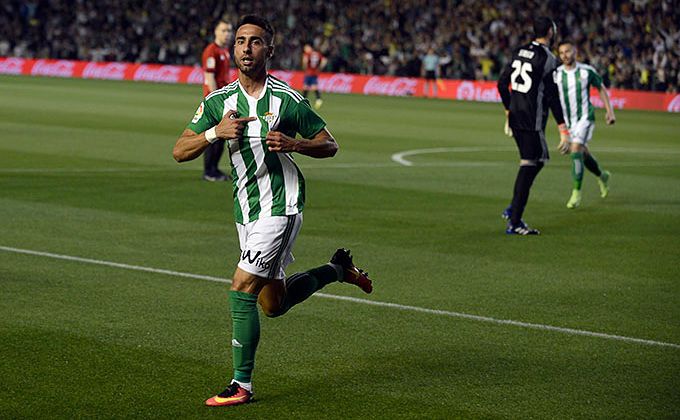  Rafa Navarro en un partido con la camiseta del Betis.