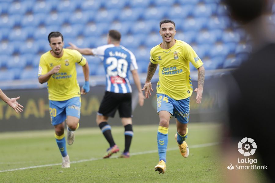  Rober González celebra un gol con Las Palmas