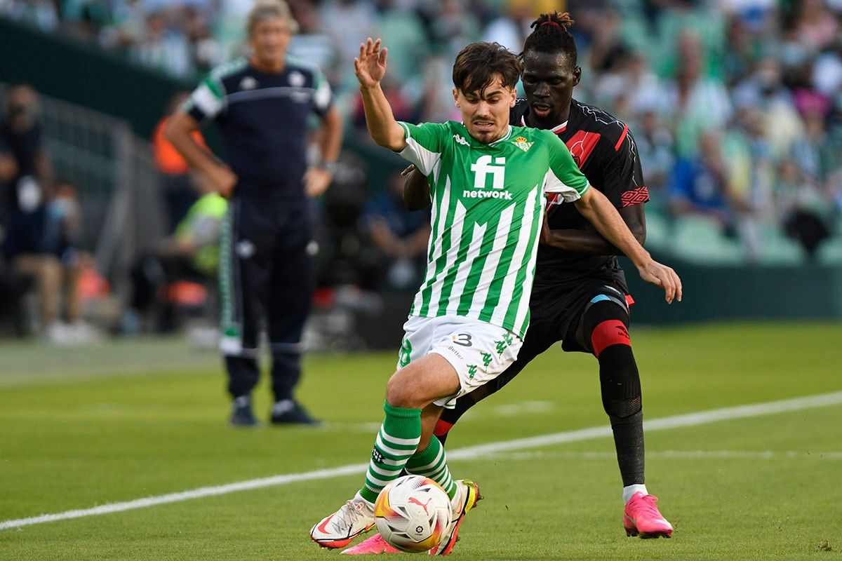 Rodri Sánchez con la pelota.