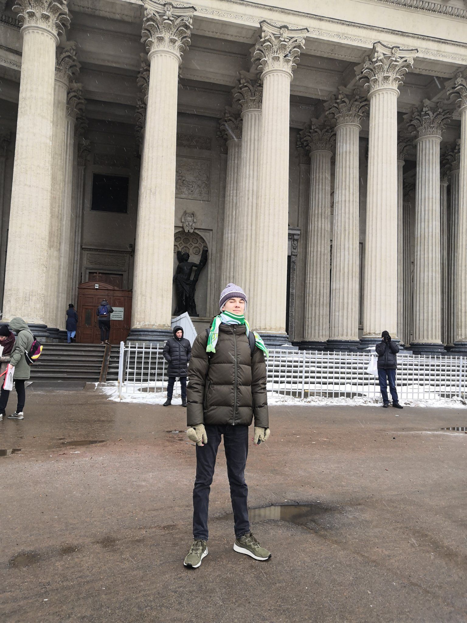  Dima, con la bufanda de Betis.