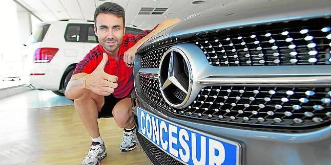  Santos Pargaña, en su concesionario.