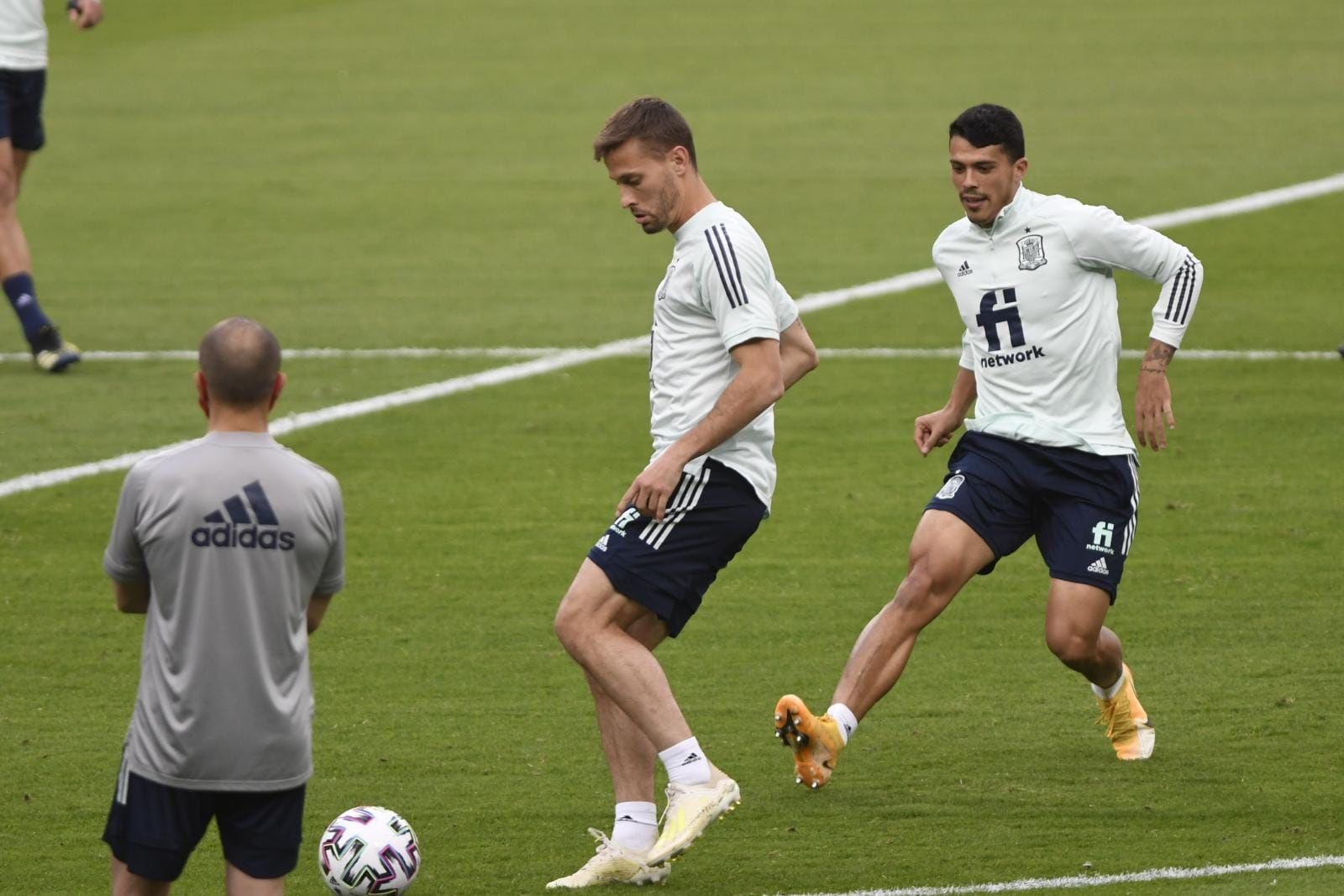 Sergio Canales, con la selección en el Villamarín.