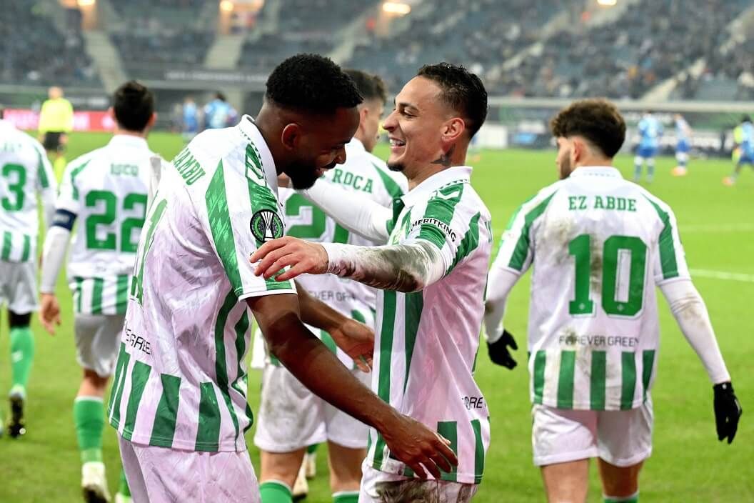  Bakambu y Antony, celebrando un gol en el Gent-Betis.