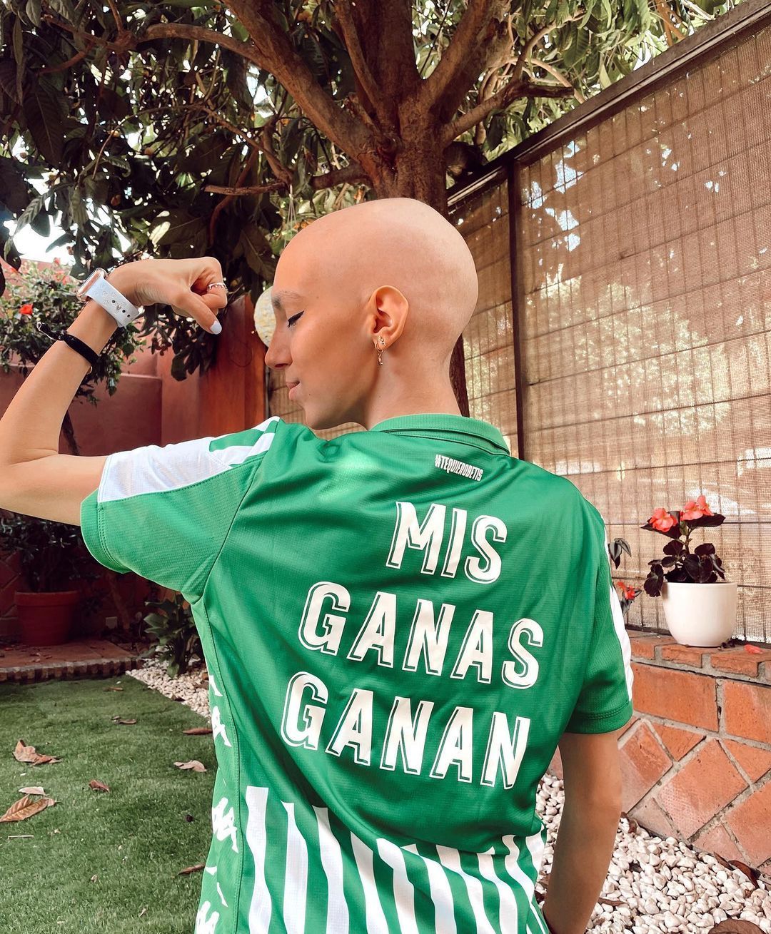  Elena Huelva, con la camiseta del Real Betis.