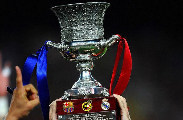  El trofeo de la Supercopa de España.