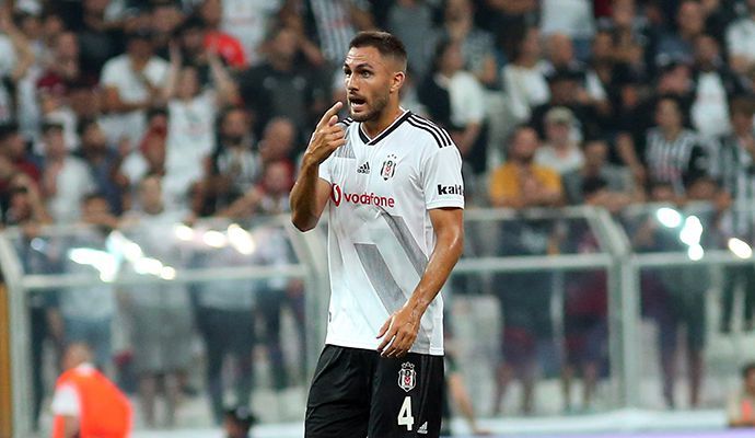  Víctor Ruiz, jugando con el Besiktas.
