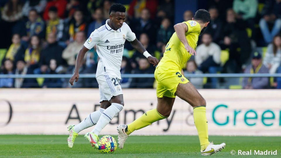  Vinícius encara en el Villarreal-Real Madrid.