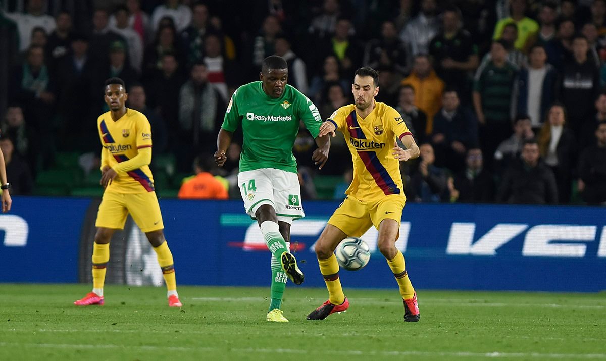  William Carvalho ante Busquets.