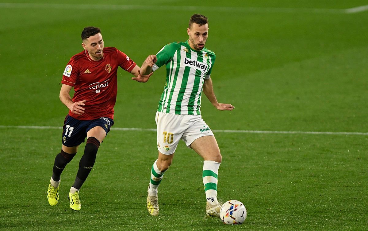  Sergio Canales con la pelota (foto: Kiko Hurtado).