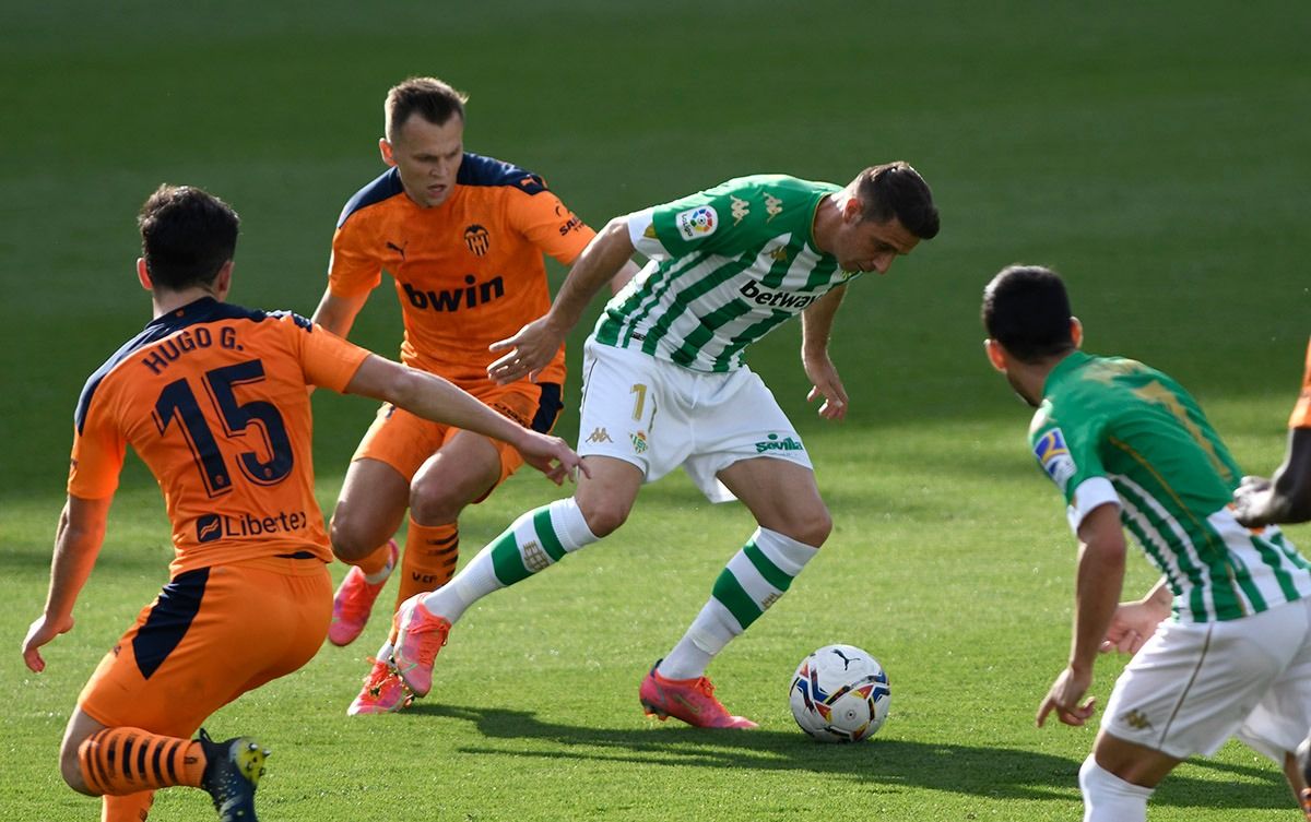  Joaquín Sánchez con la pelota (foto: Kiko Hurtado).