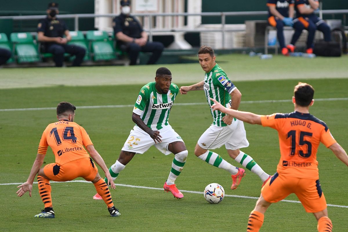  Emerson y Joaquín, en un lance del choque ante el Valencia.