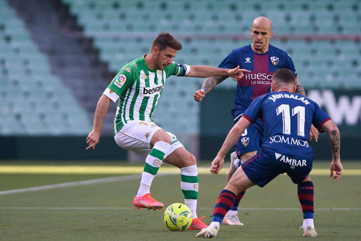  Joaquín Sánchez con la pelota (foto: Kiko Hurtado).