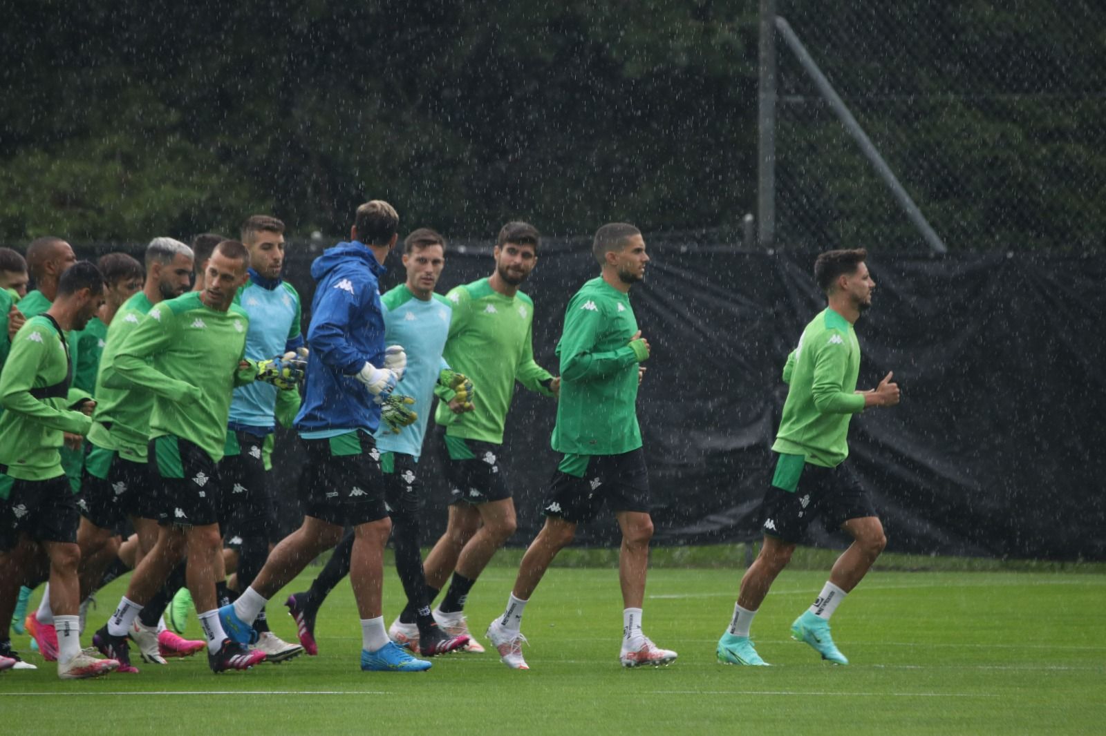 Los jugadores del Betis en un entrenamiento (foto: RBB).