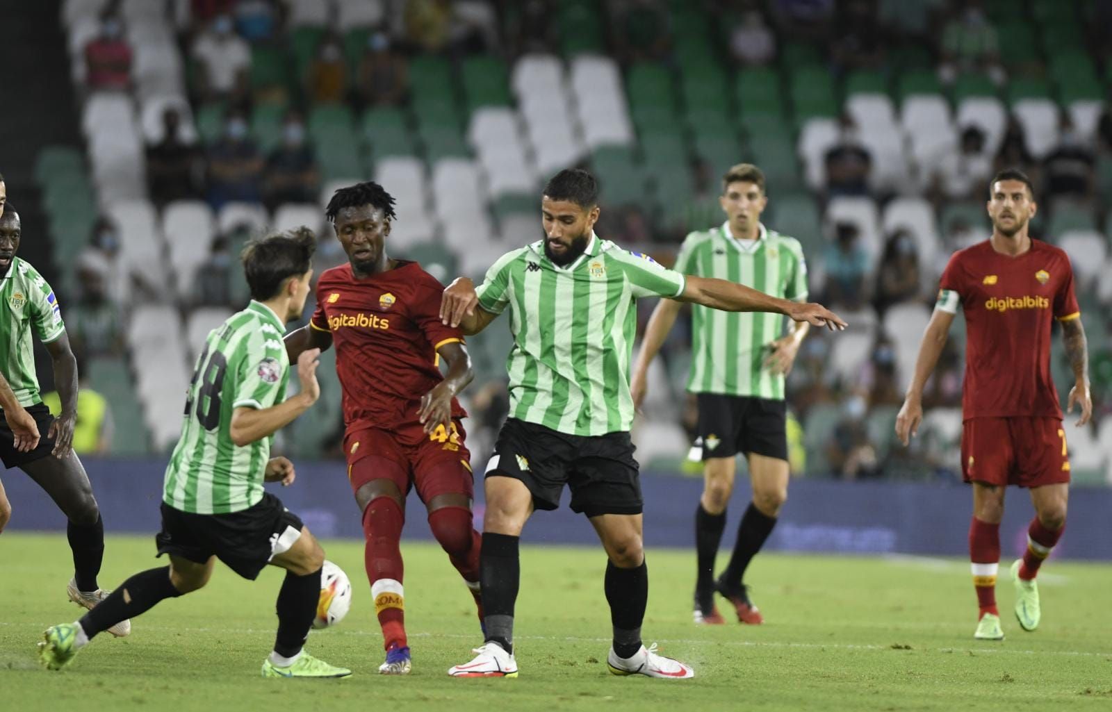 Rodri y Fekir en una acción del partido (foto: Kiko Hurtado).