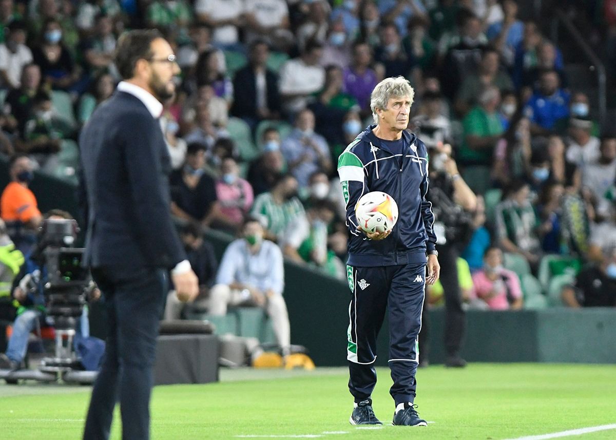 Pellegrini y Bordalás, en un lance del Betis-Valencia.