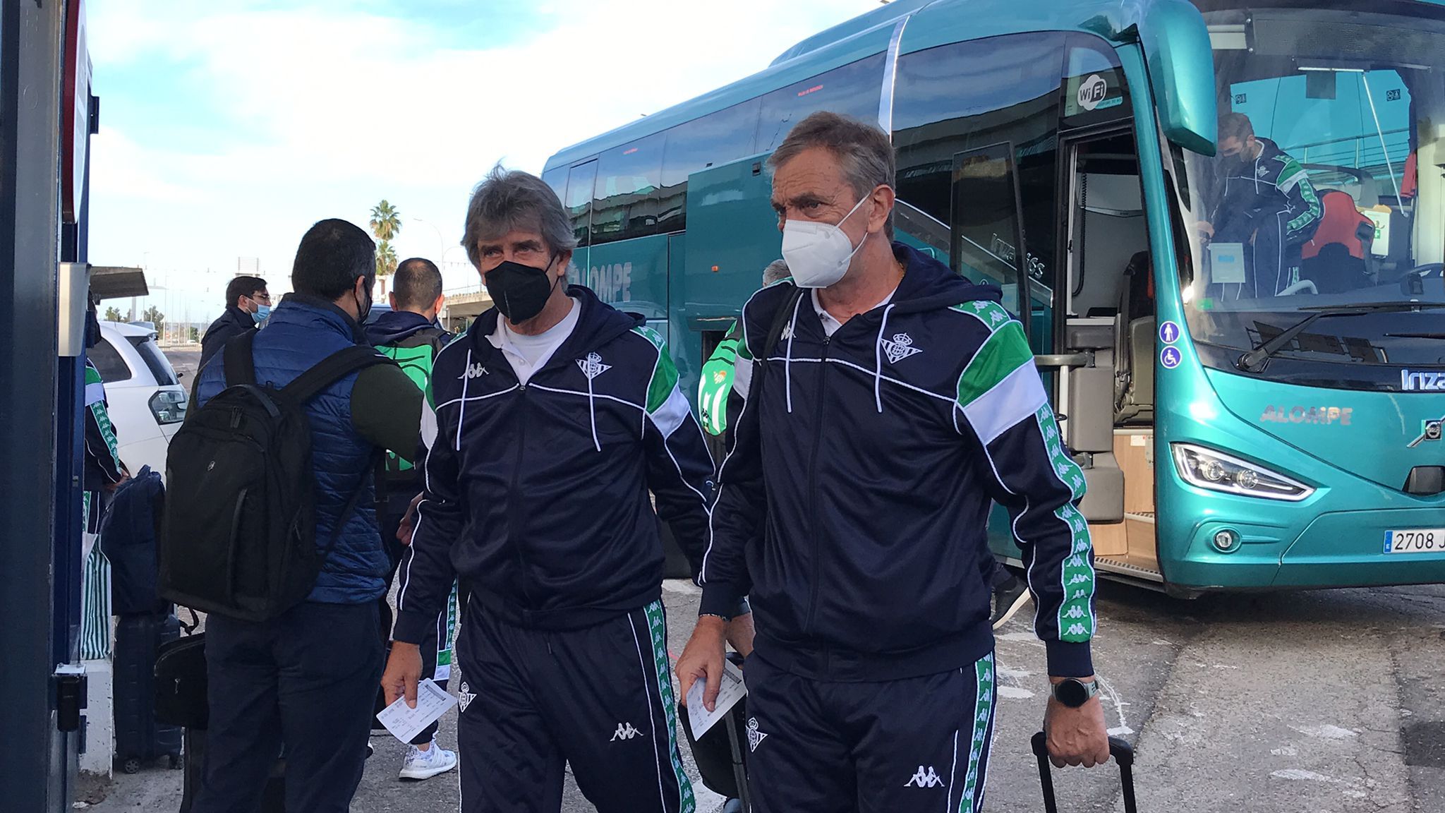  Manuel Pellegrini, en la salida del equipo hacia Alemania.