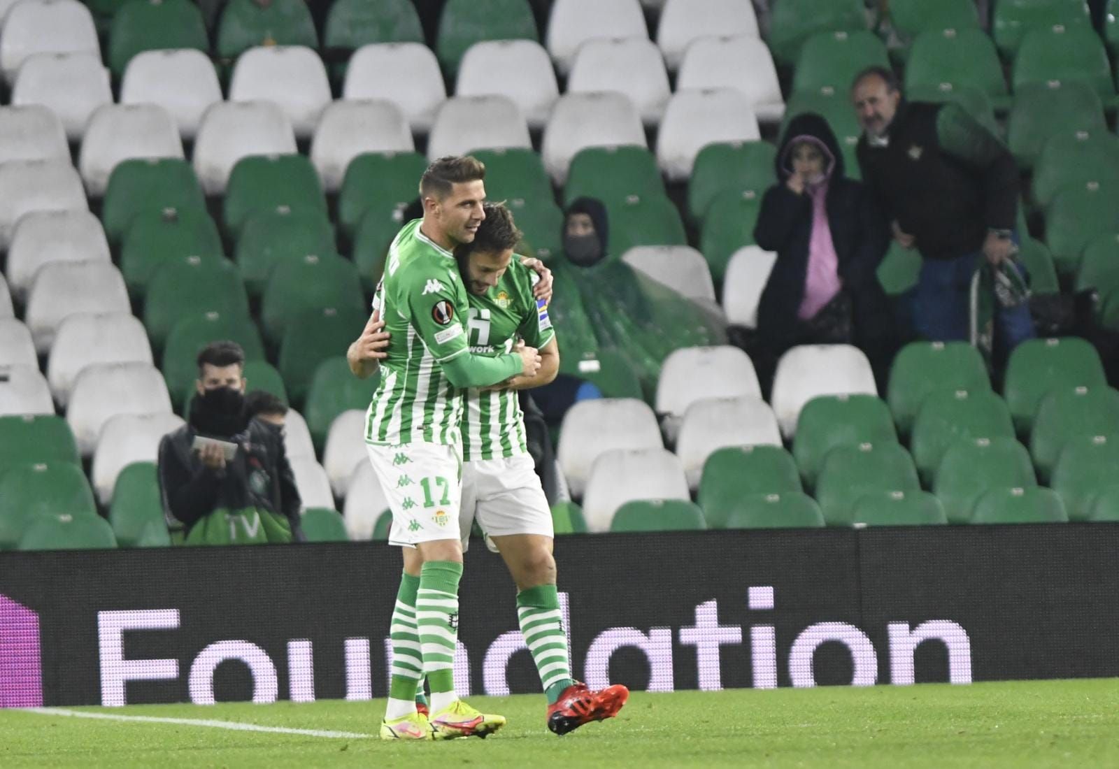  Canales celebra su gol en el Betis - Ferencvaros