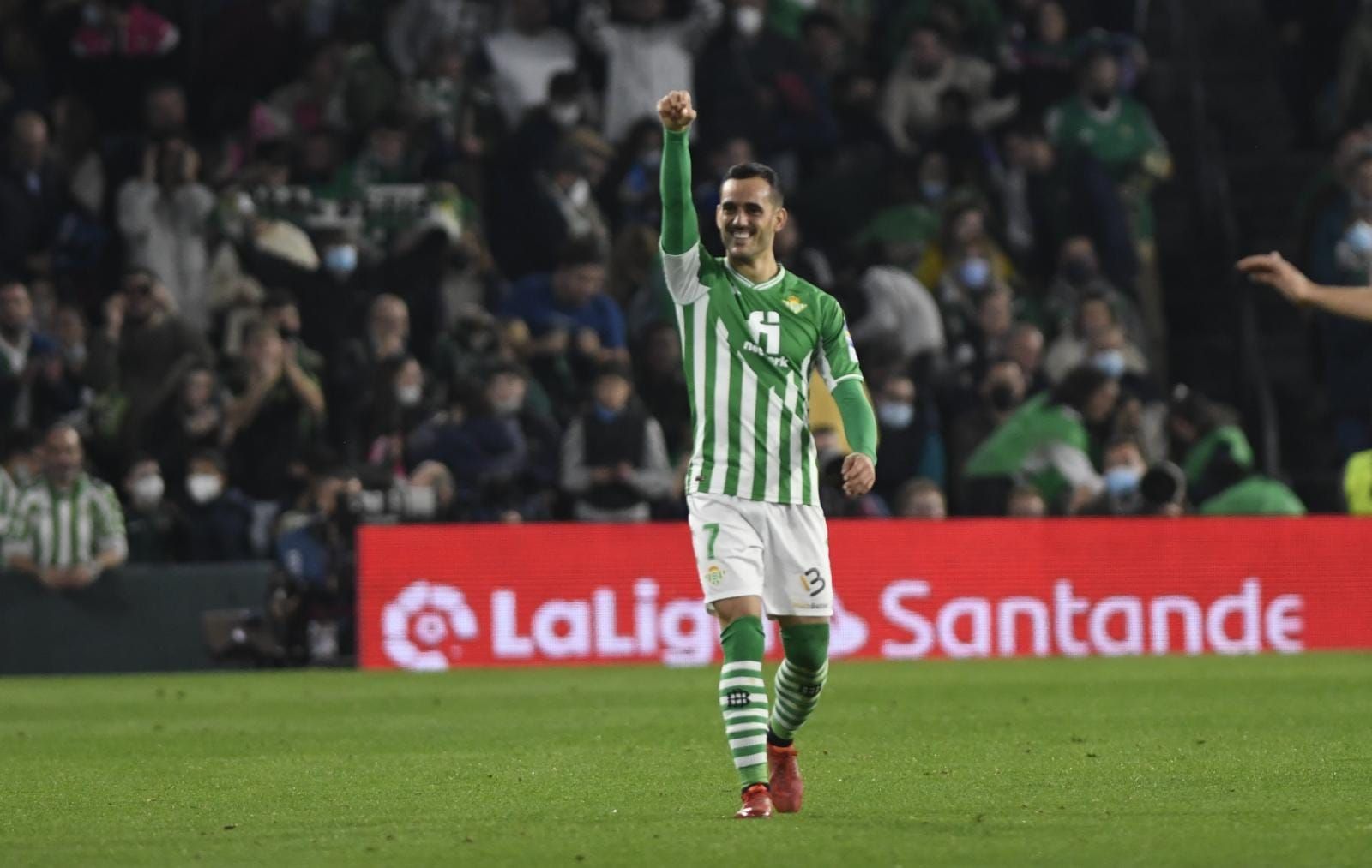 Juanmi celebra sonriente su gol ante la Real Sociedad.