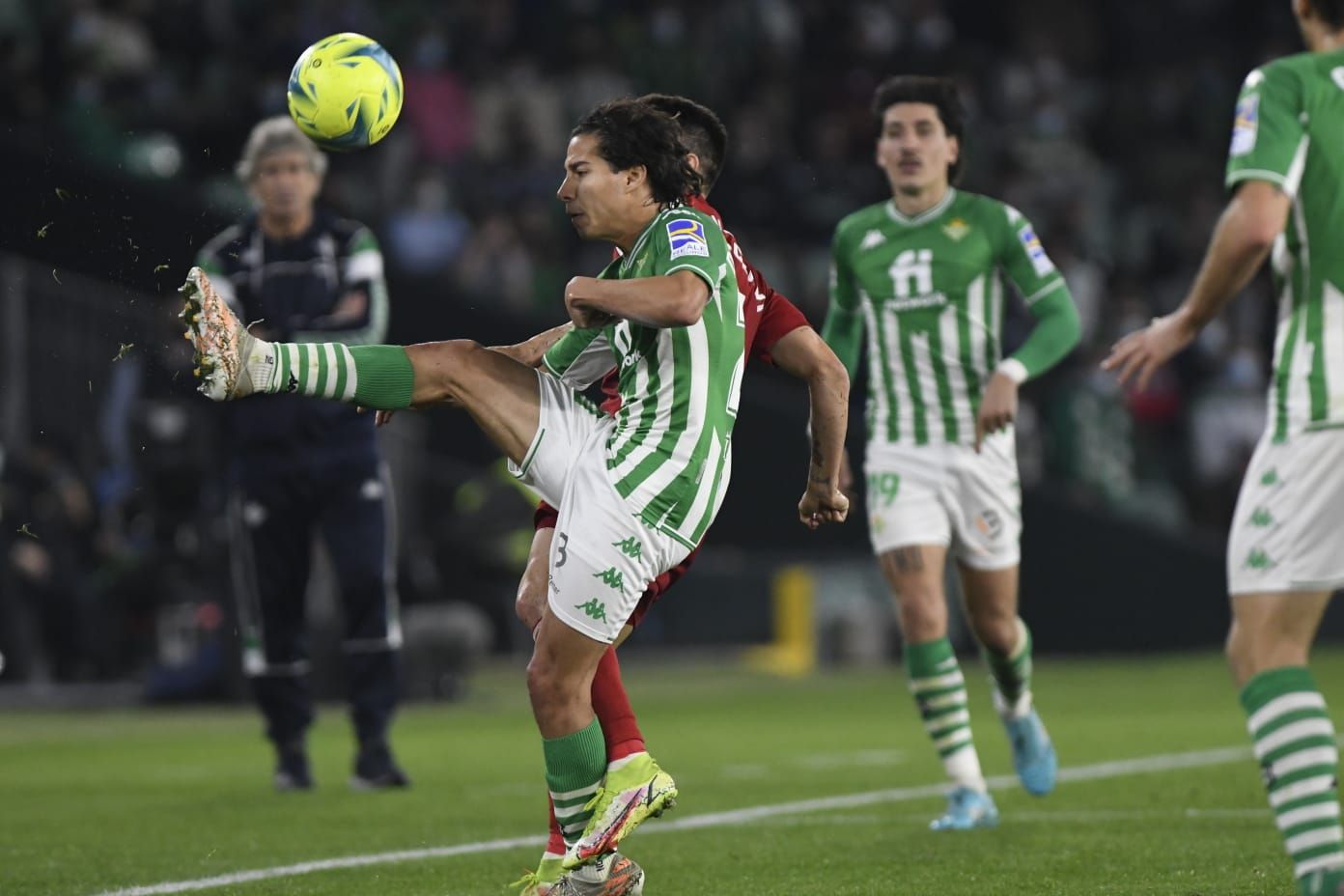  Diego Lainez, en un partido con el Betis