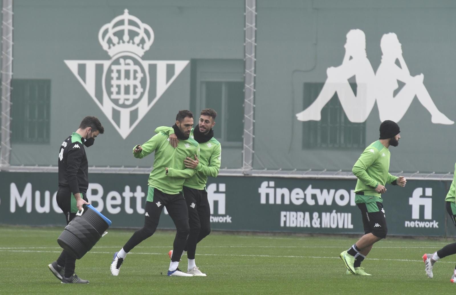 Camarasa y Víctor Ruiz en el entrenamiento del Betis