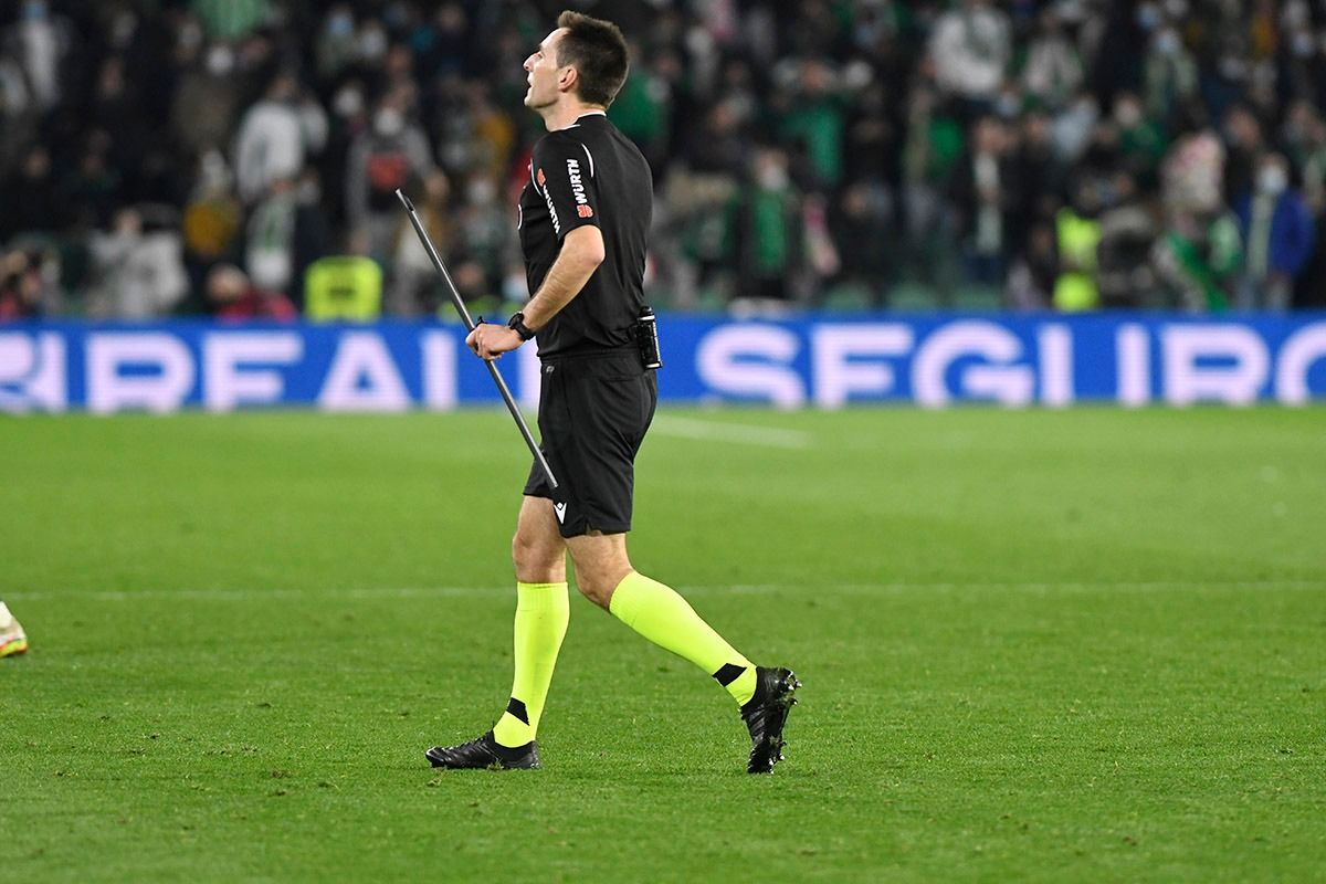  De Burgos Bengoechea, el árbitro del derbi