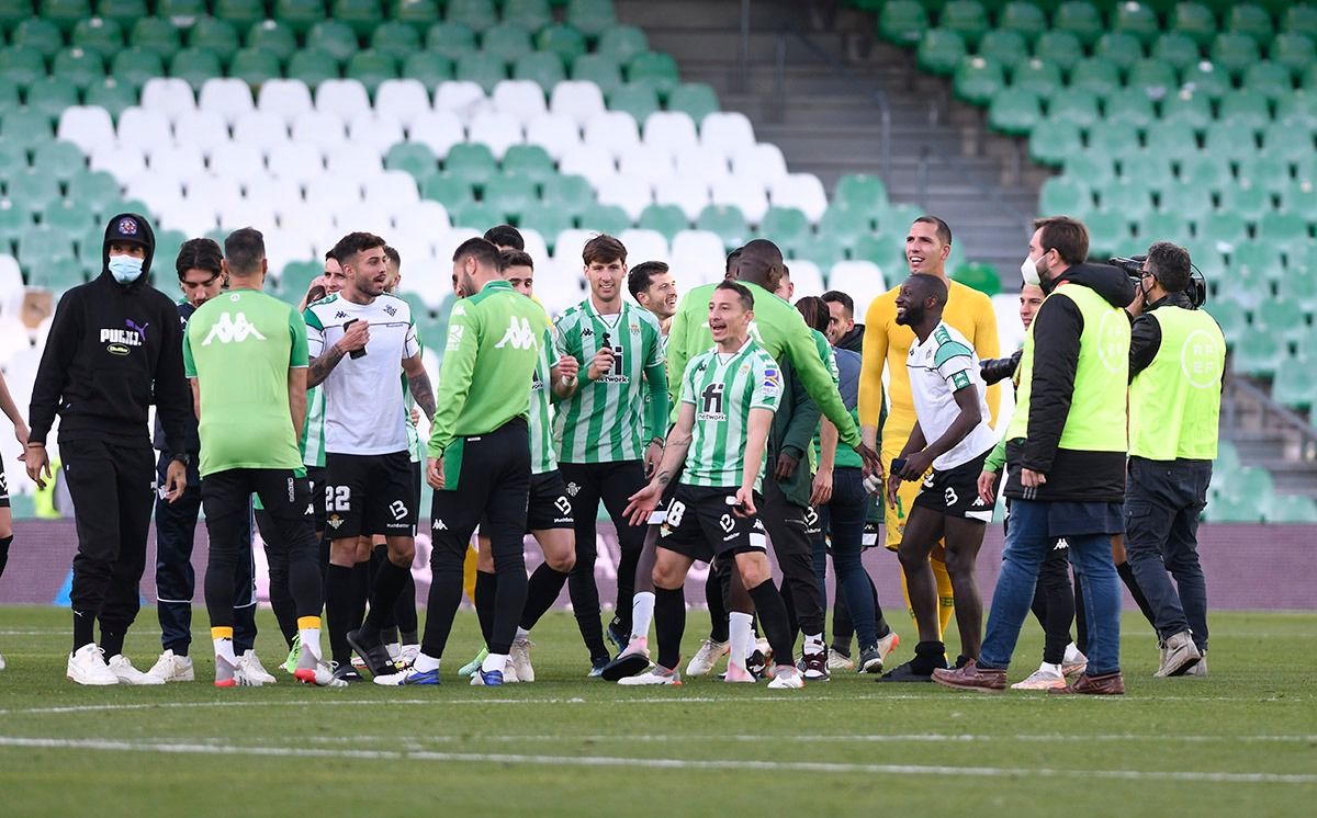  Guardado celebra la victoria del Betis en el derbi.