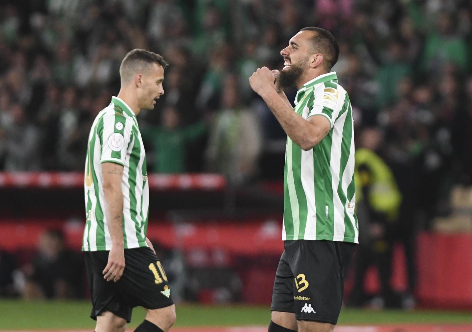  Borja Iglesias celebra su gol en la final de Copa.