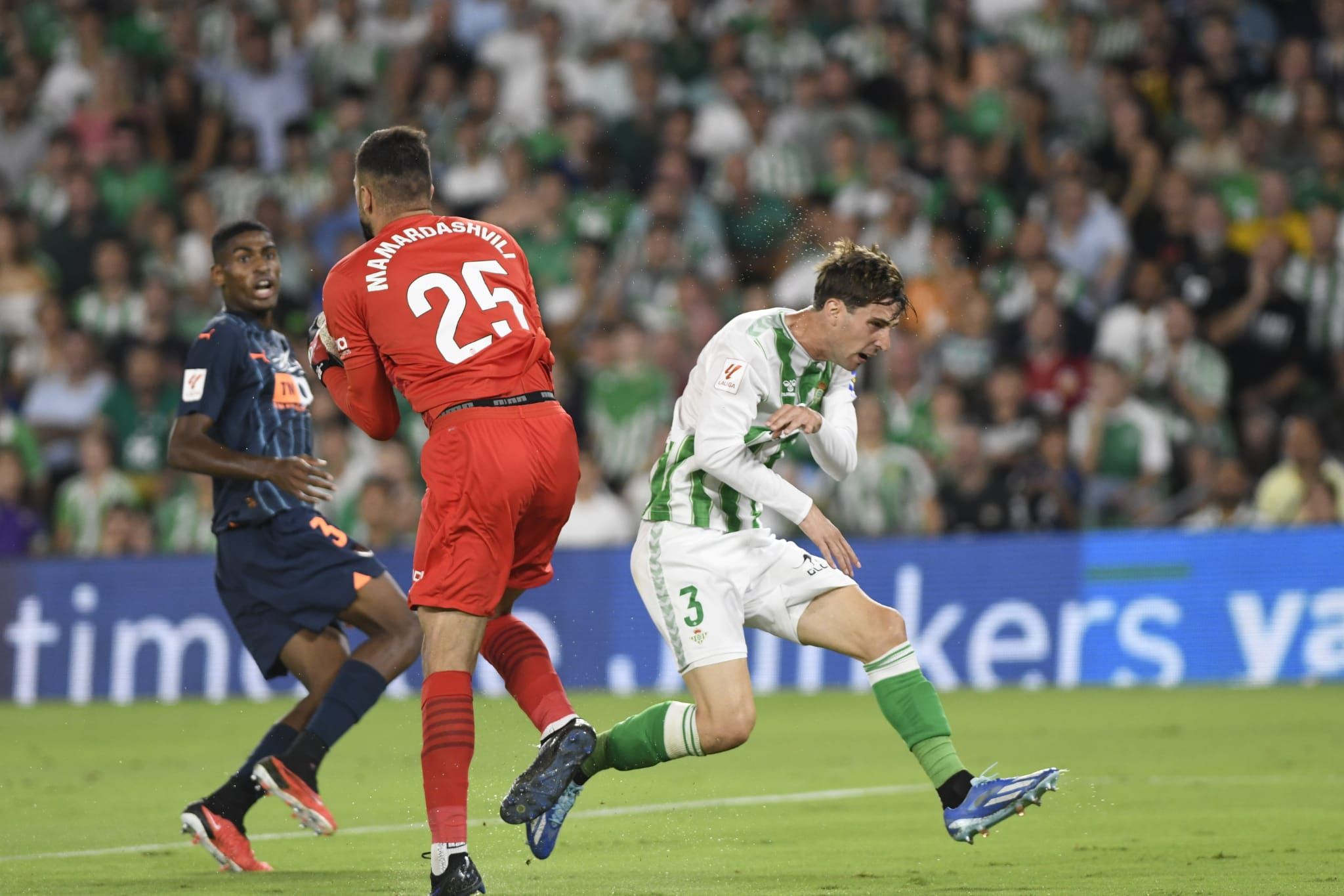  Juan Miranda, lateral del Betis.