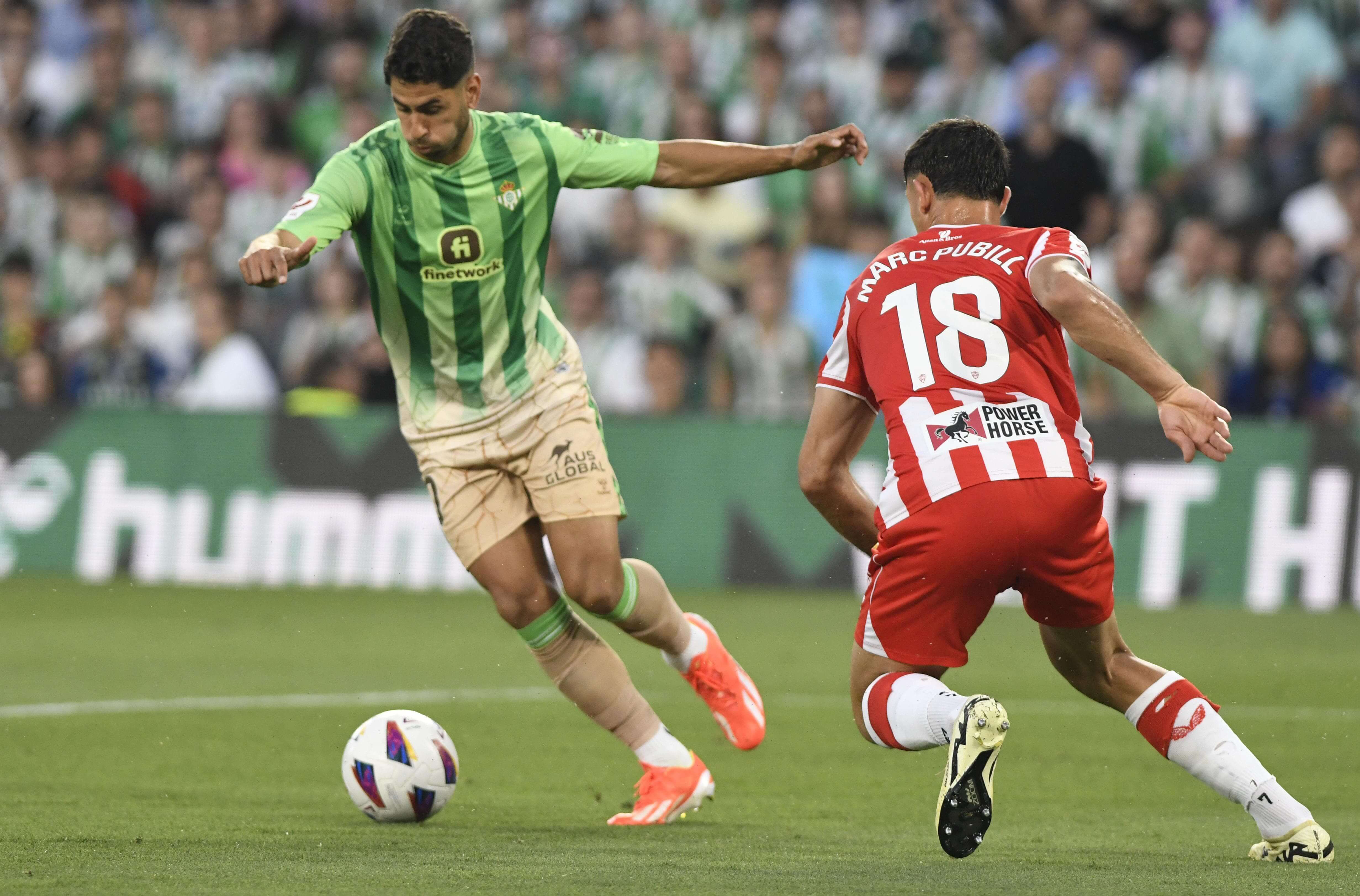 Ayoze Pérez con la pelota (Foto: Kiko Hurtado).
