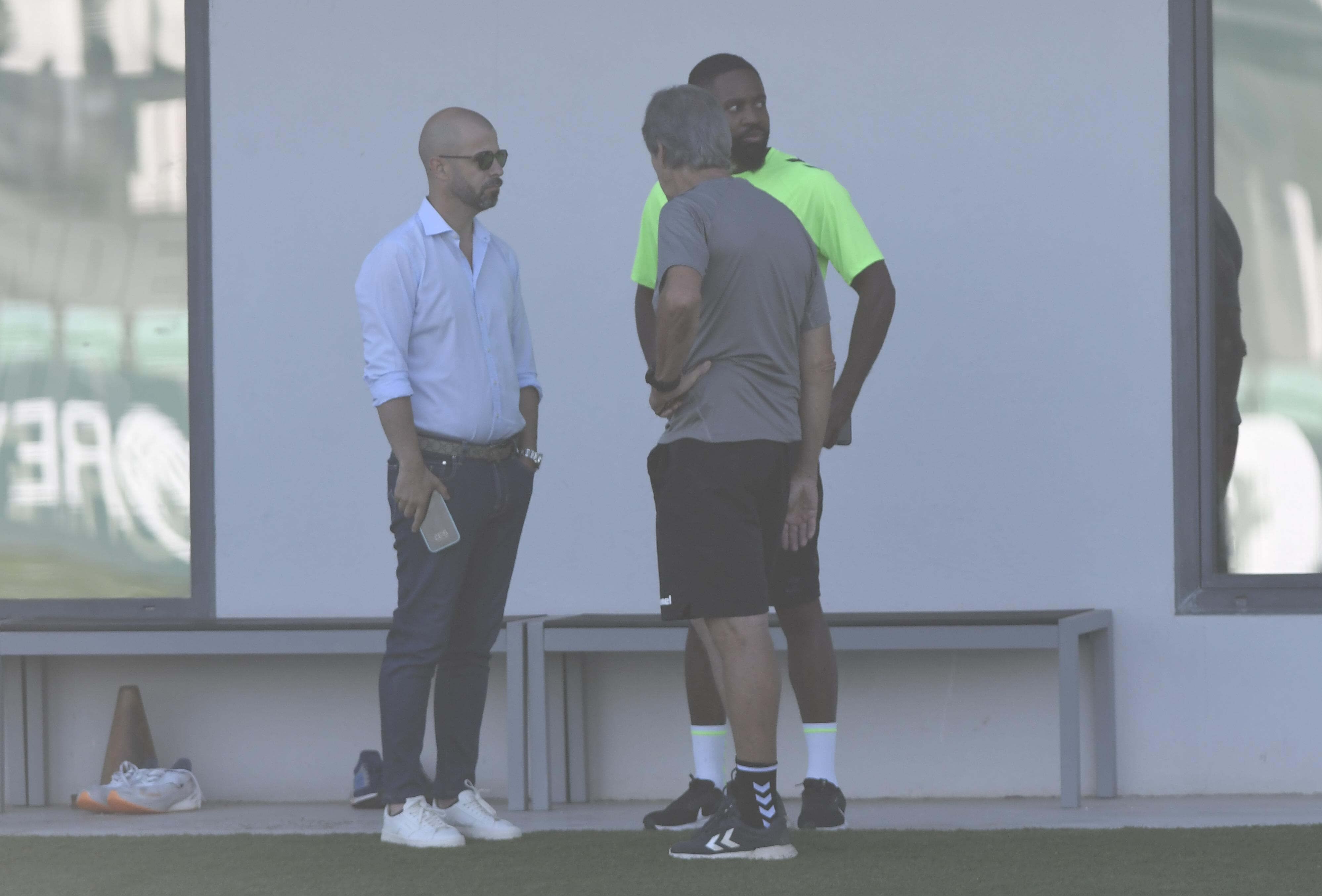  Manu Fajardo, Bakambu y Pellegrini, en el entrenamiento