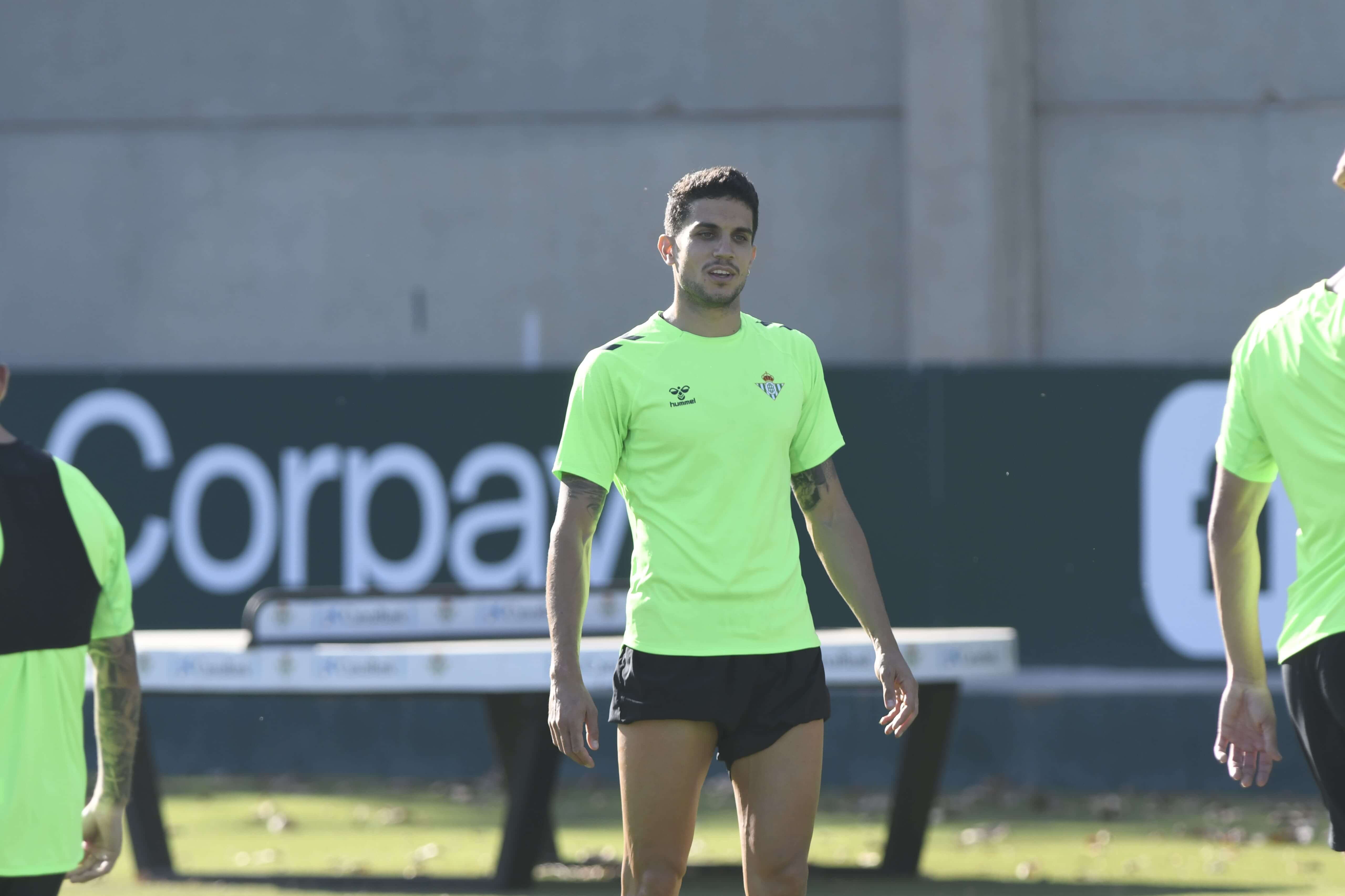 Bartra, en el entrenamiento del Betis