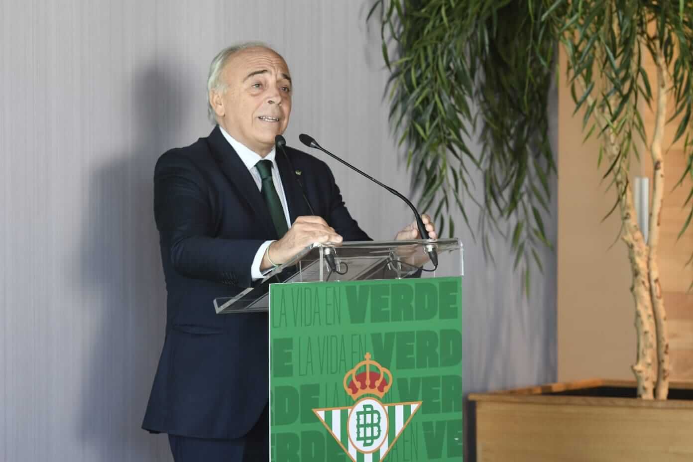  Carlos González, durante la presentación.