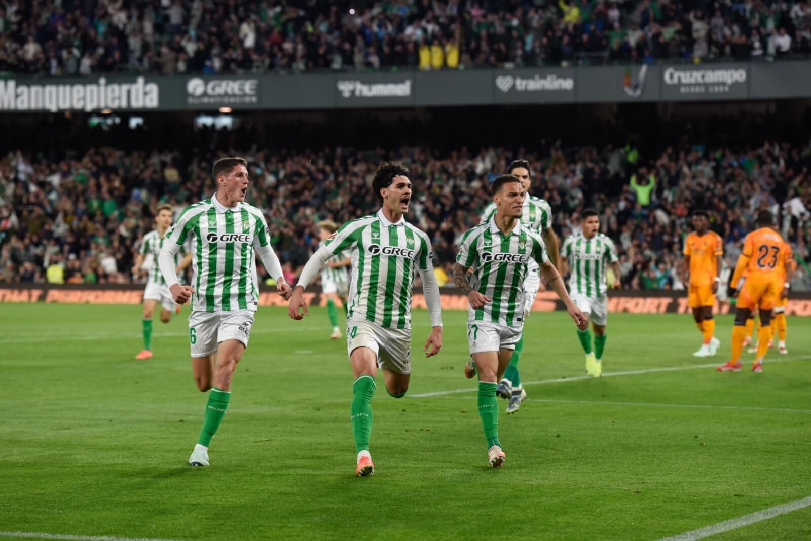 Celebración del tanto de Johnny Cardoso.