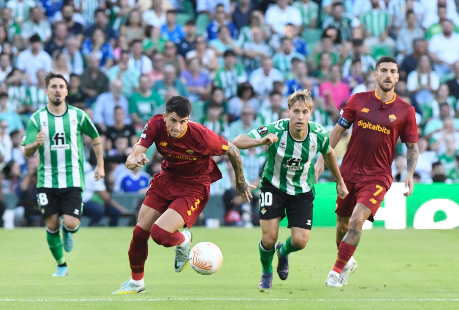 Canales persigue a Ibañez ante la Roma