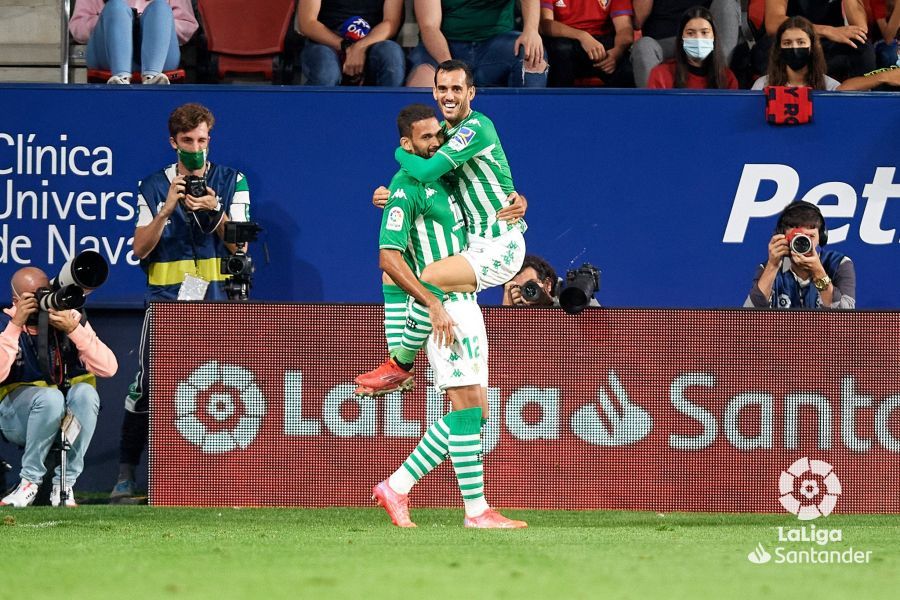  Willian José y Juanmi celebran el 1-2 del Betis.