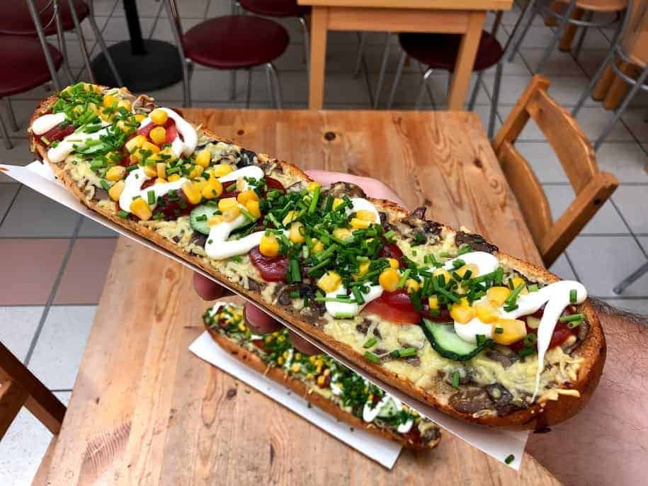 Imagen de la zapiekanka, una de las comidas típicas de Wroclaw y que estará disponible en la fan zone bética.