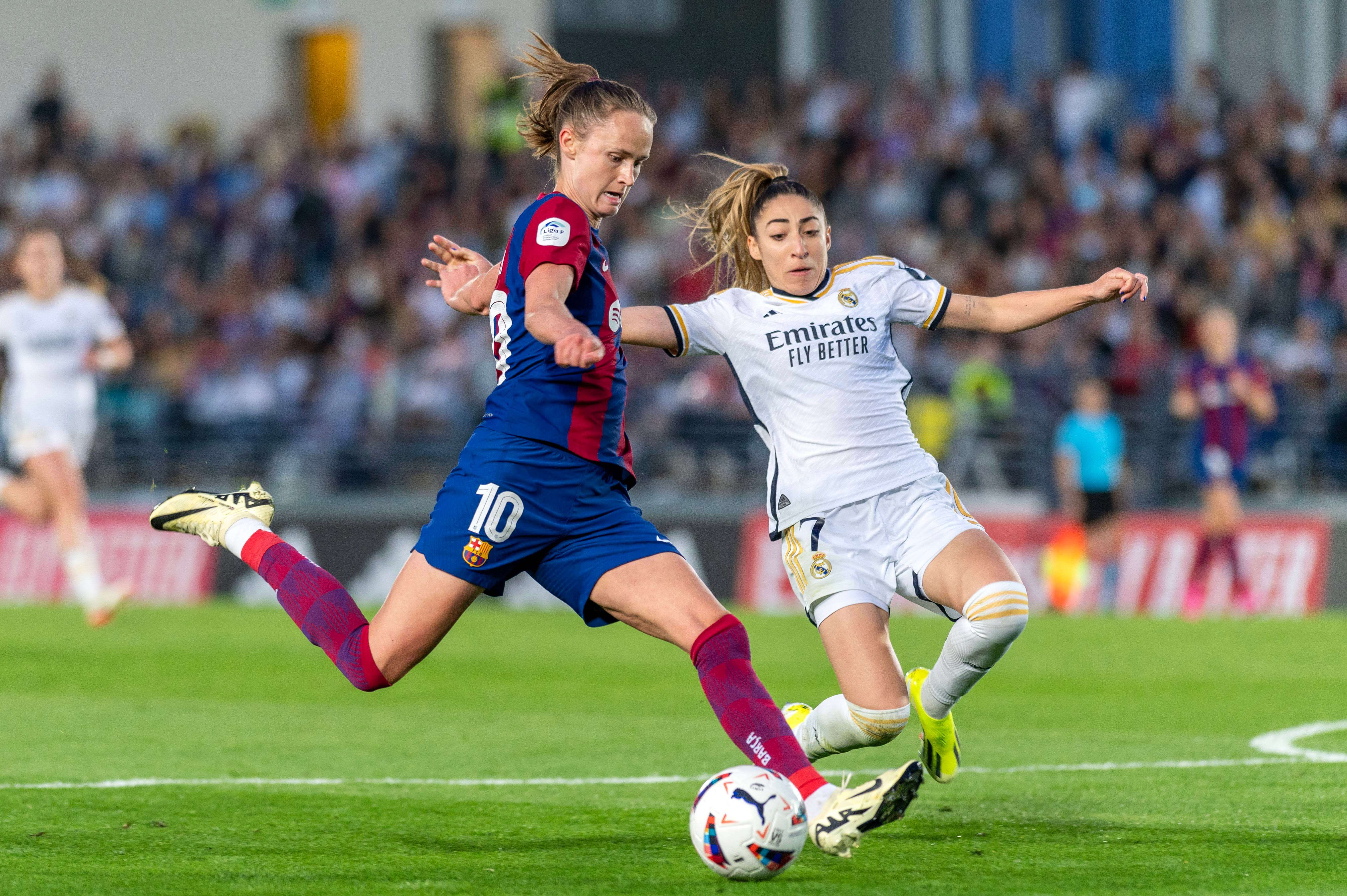  Caroline Graham y Olga Carmona durante El Clásico (Fuente: Cordon Press)