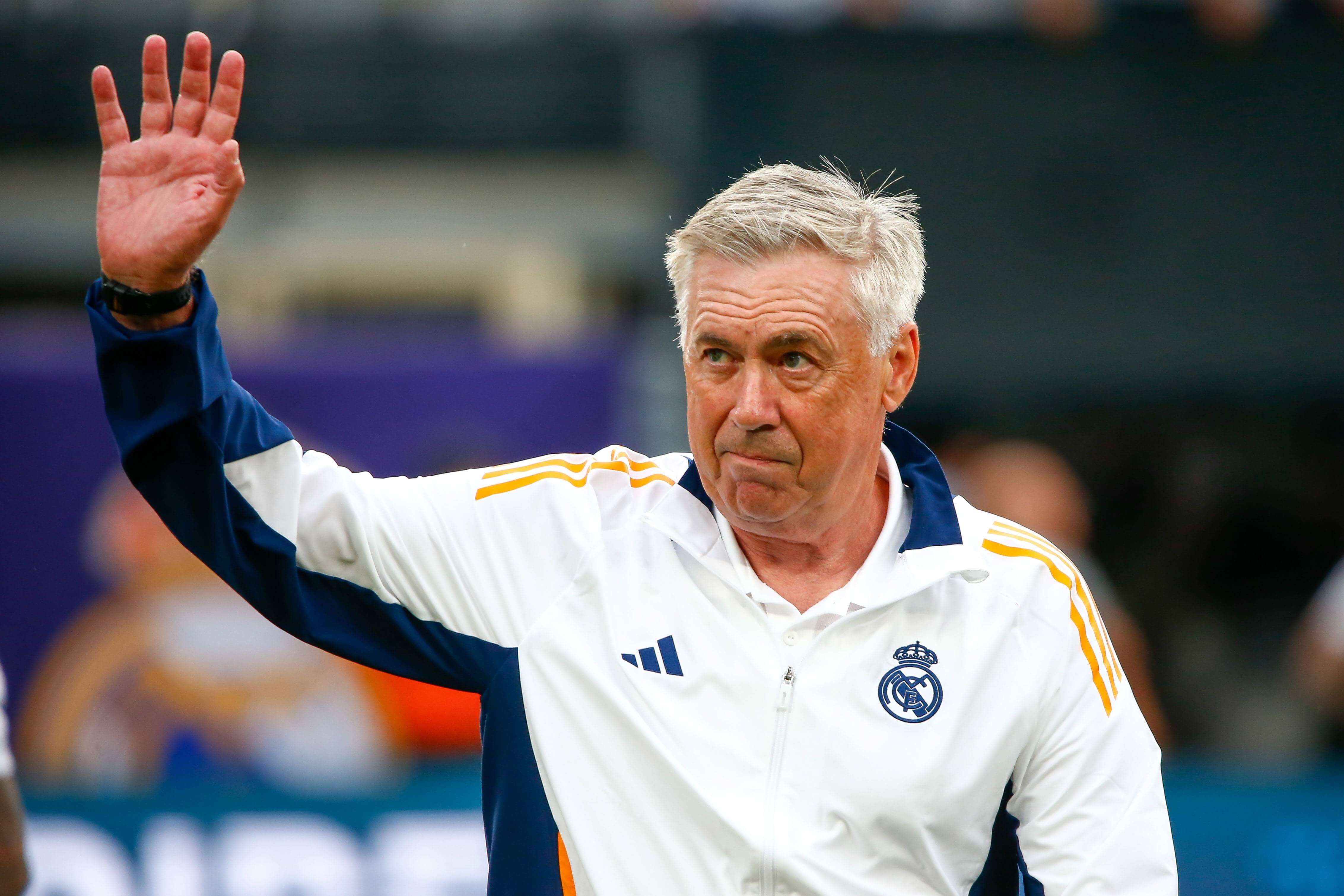 Carlo Ancelotti antes de un partido con el Real Madrid.