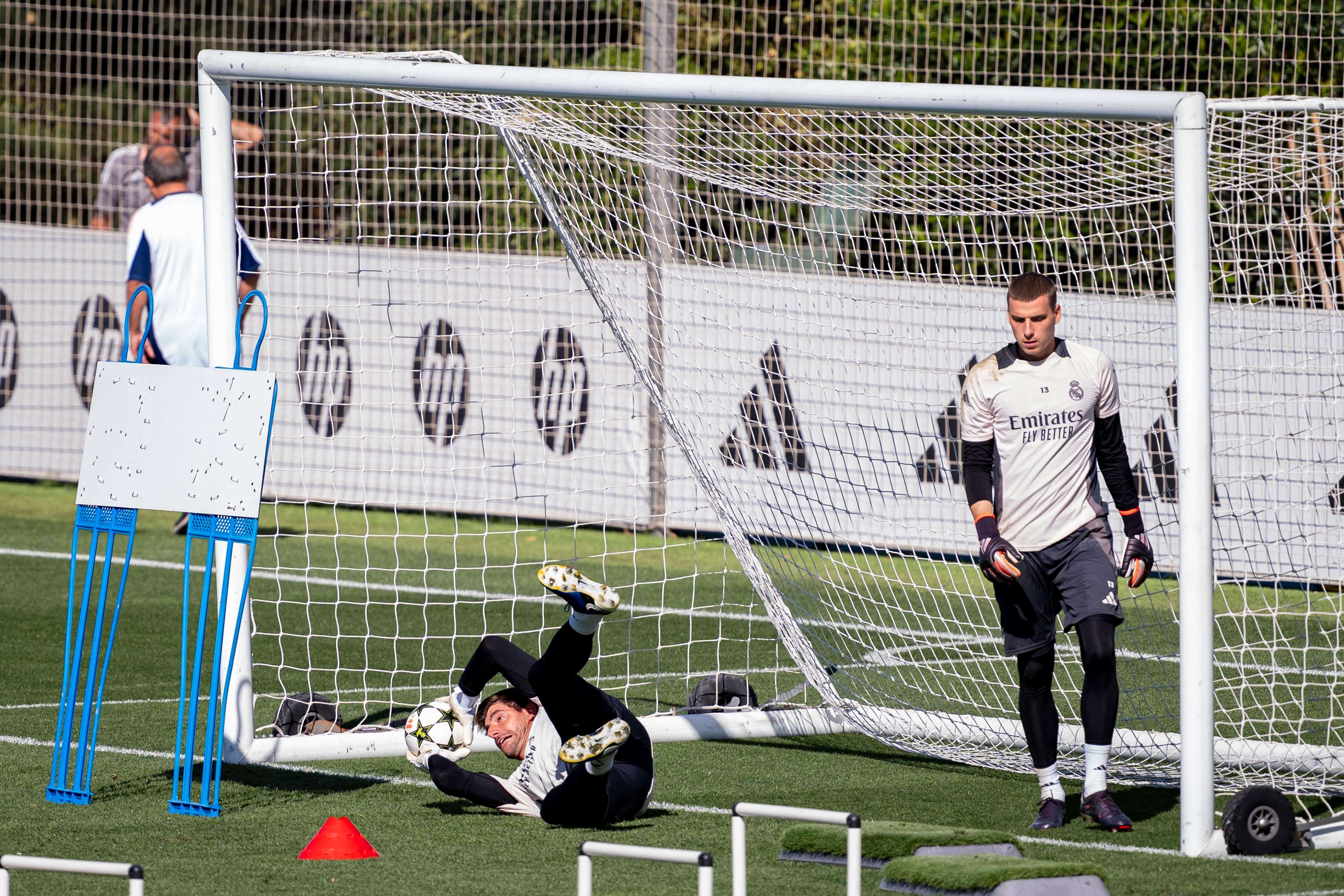 Thibaut Courtois y Andriy Lunin en un entrenamiento del Real Madrid