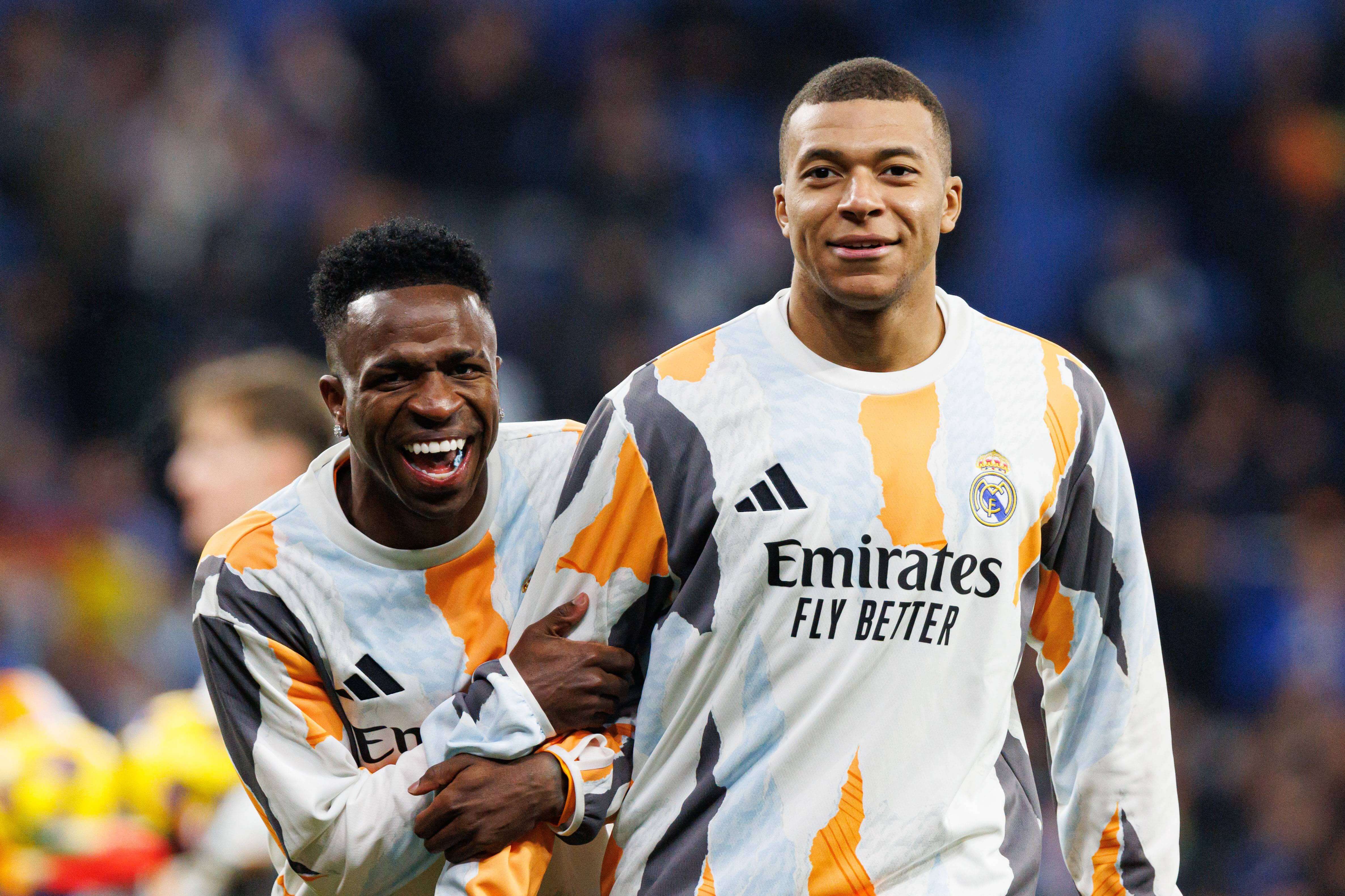  Vinicius y Kylian Mbappé, en un calentamiento del Real Madrid (Cordon Press)