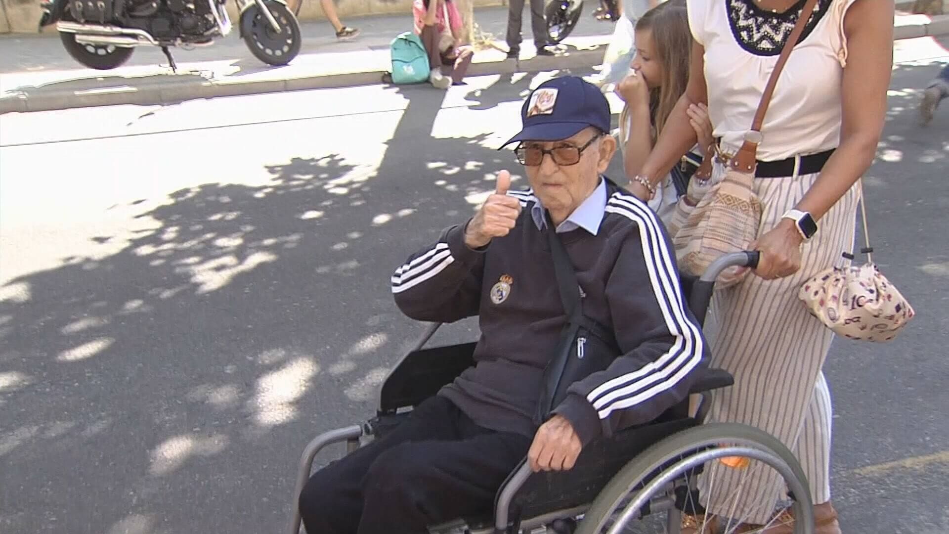  Antonio, el aficionado de 97 años que ha cumplido su sueño de ver a Mbappé