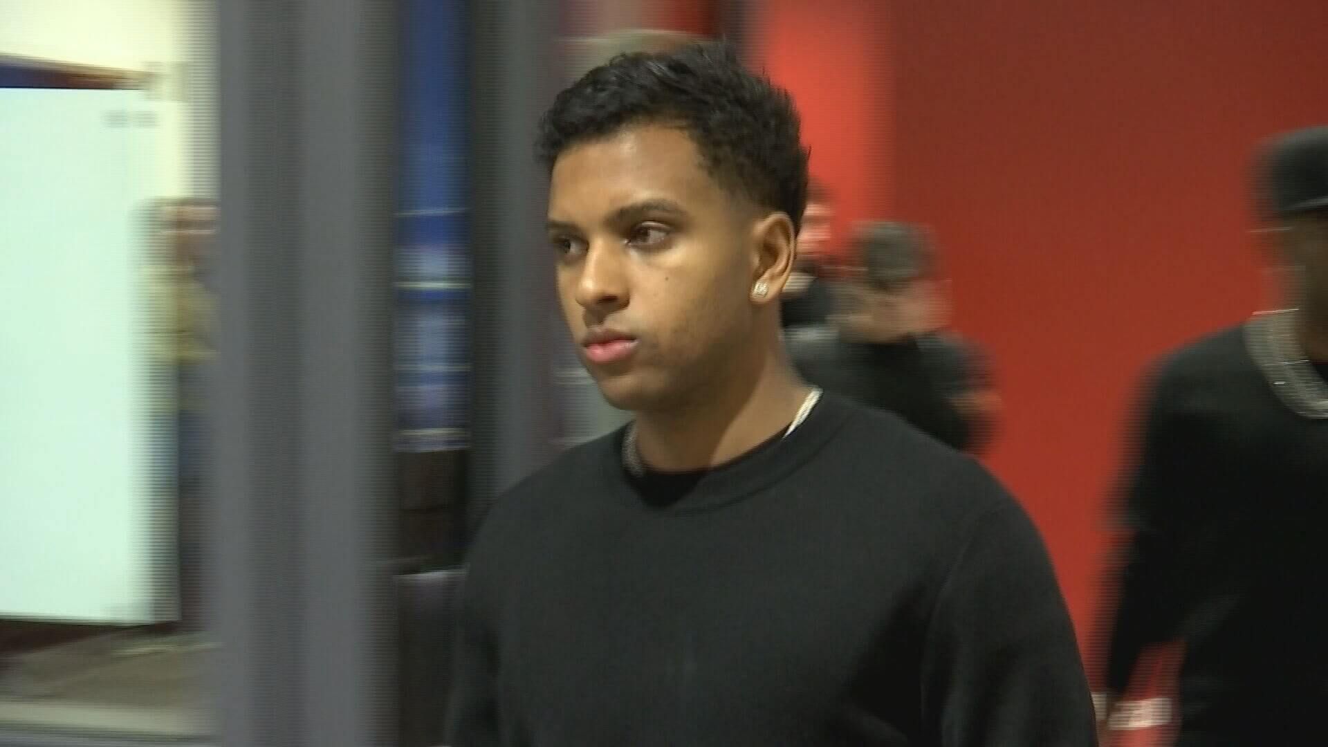 Rodrygo saliendo del Emirates tras perder contra el Arsenal (ElDesmarque)