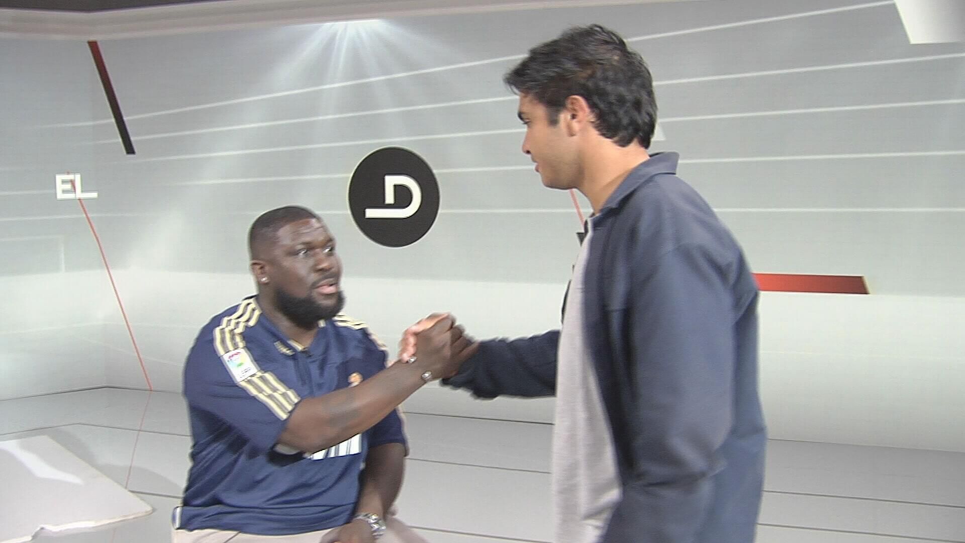  Royston Drenthe atiende a ElDesmarque